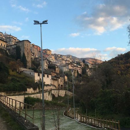 Casa Ai Piedi Della Riserva Naturale Pettorano sul Gizio Exteriör bild