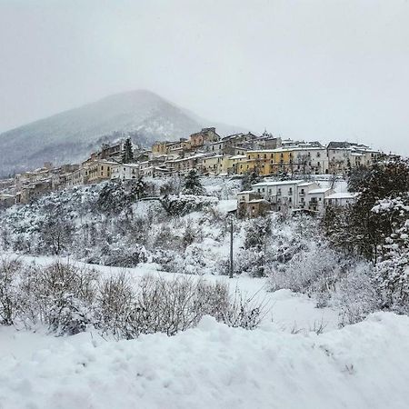Casa Ai Piedi Della Riserva Naturale Pettorano sul Gizio Exteriör bild