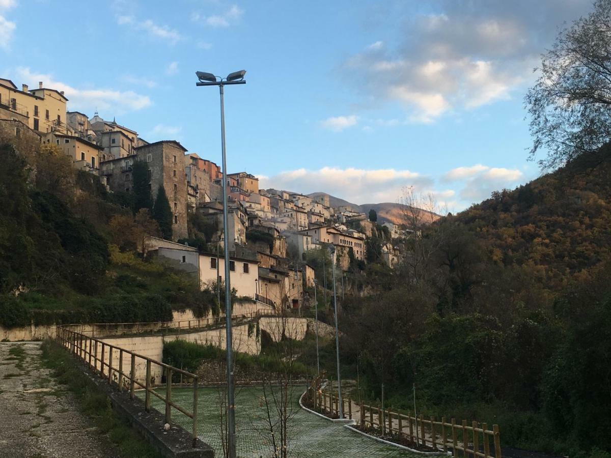 Casa Ai Piedi Della Riserva Naturale Pettorano sul Gizio Exteriör bild