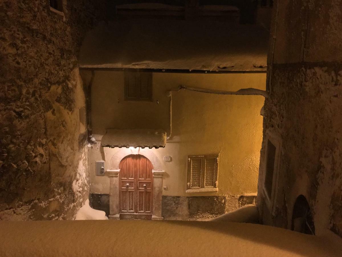 Casa Ai Piedi Della Riserva Naturale Pettorano sul Gizio Exteriör bild