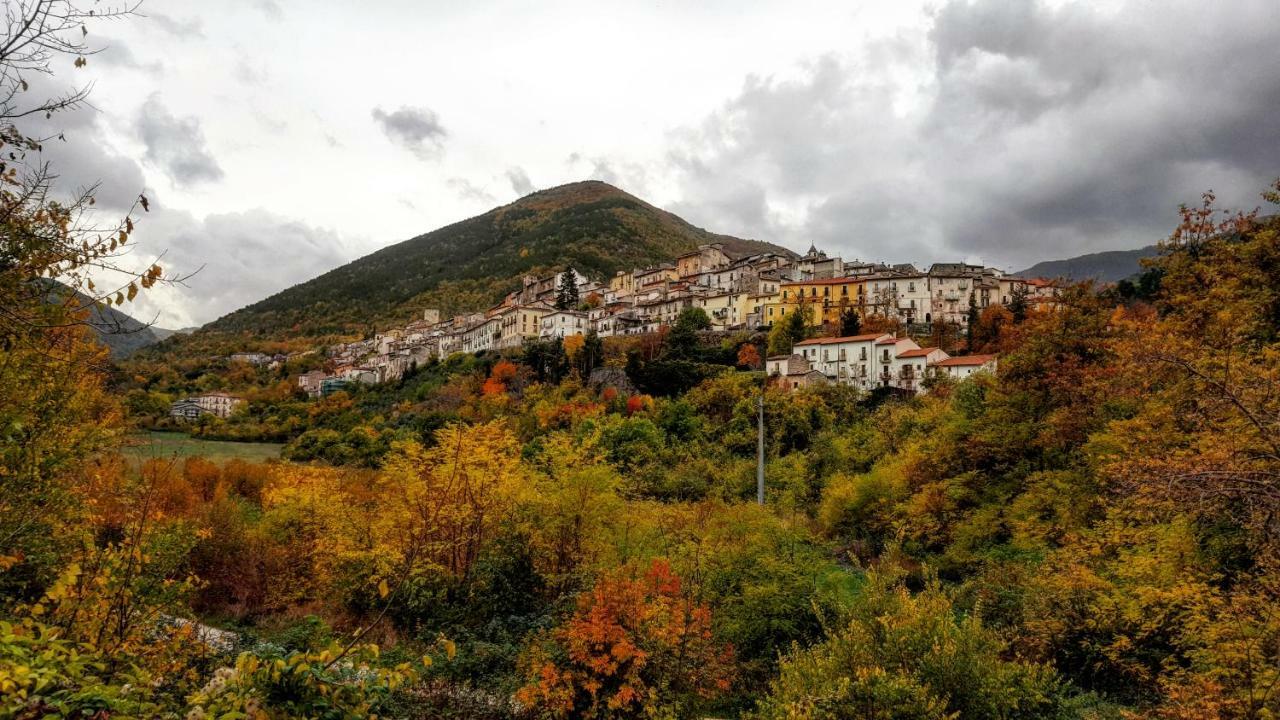 Casa Ai Piedi Della Riserva Naturale Pettorano sul Gizio Exteriör bild